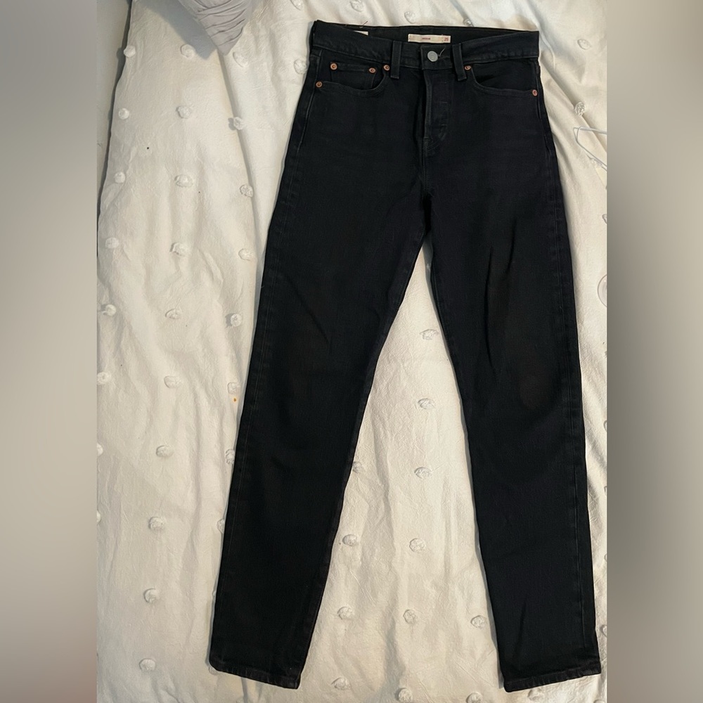 Levi Wedgie Fit Ankle Jeans